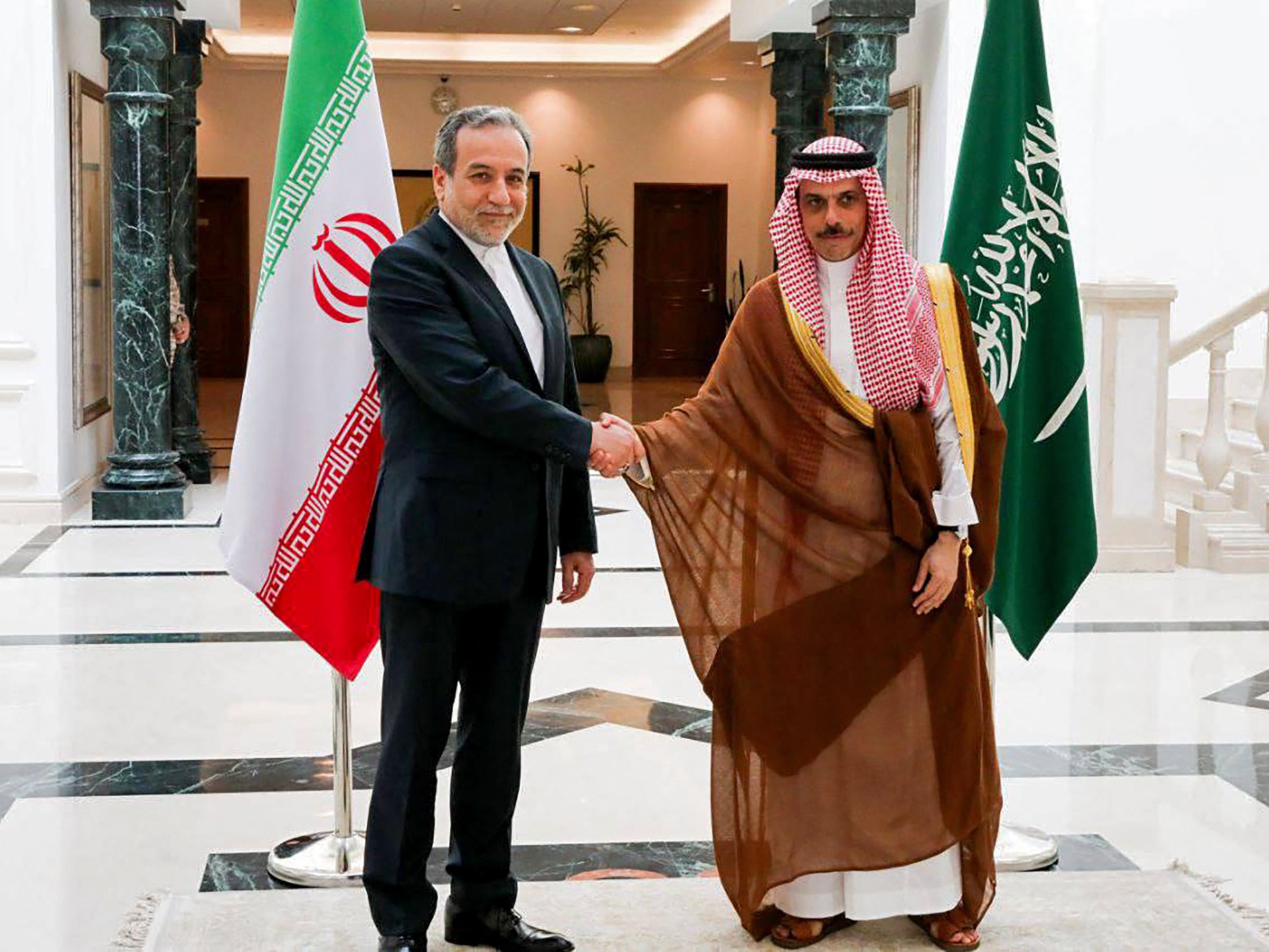Iran's Diplomatic Push: Saudi, Qatar Visits Before US Talks