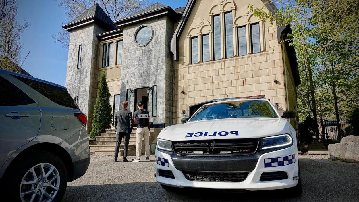 SQ Perquisitionne Domicile Chef Gang: Détails De L'opération